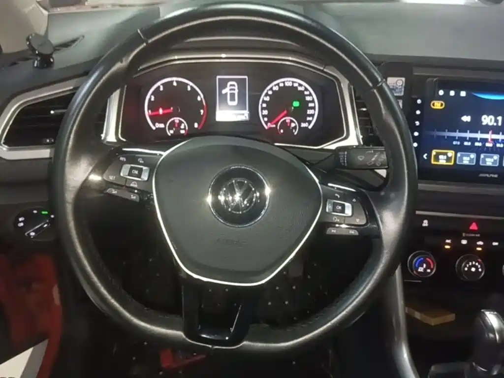 Volkswagen T-Roc — миниатюра 11