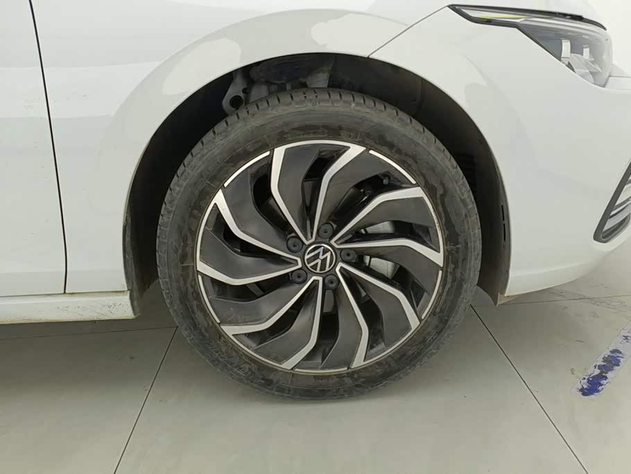 Volkswagen Golf 1.4 л 2024 г. Белый, пробег 25200 км