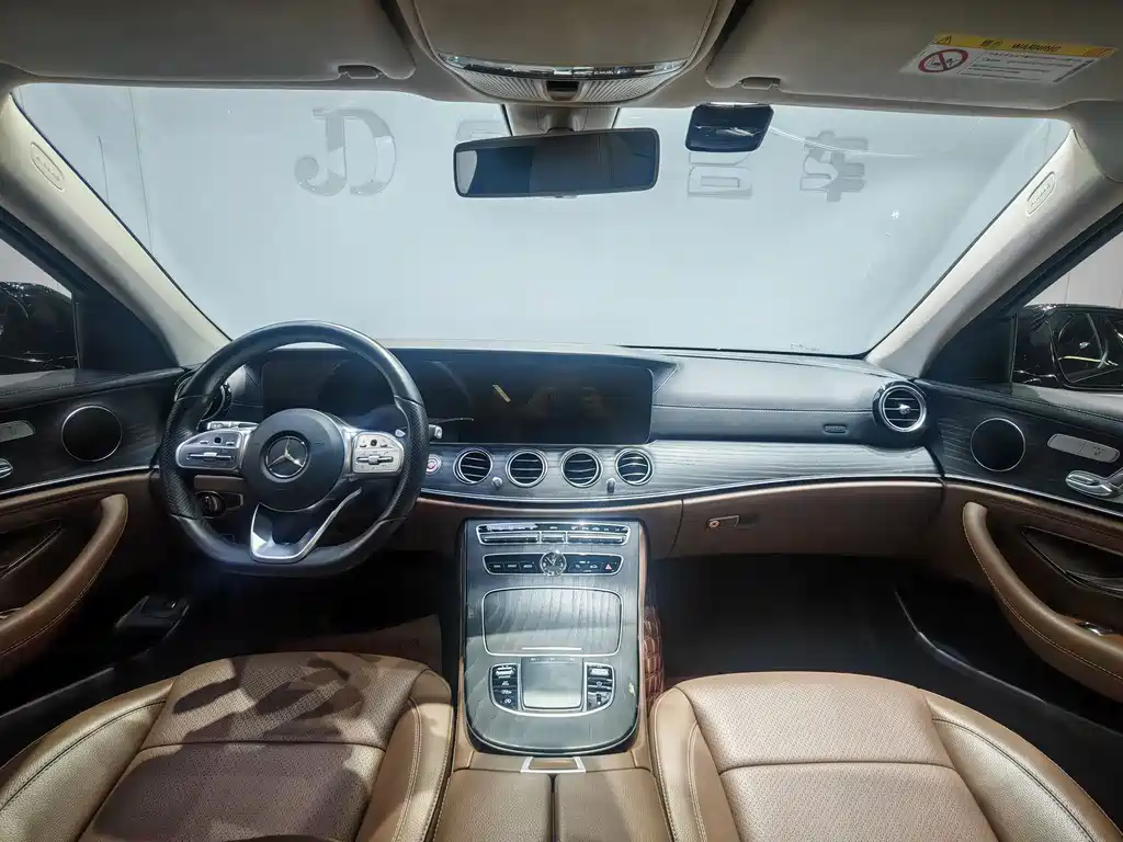 Mercedes-Benz E-Class — миниатюра 5