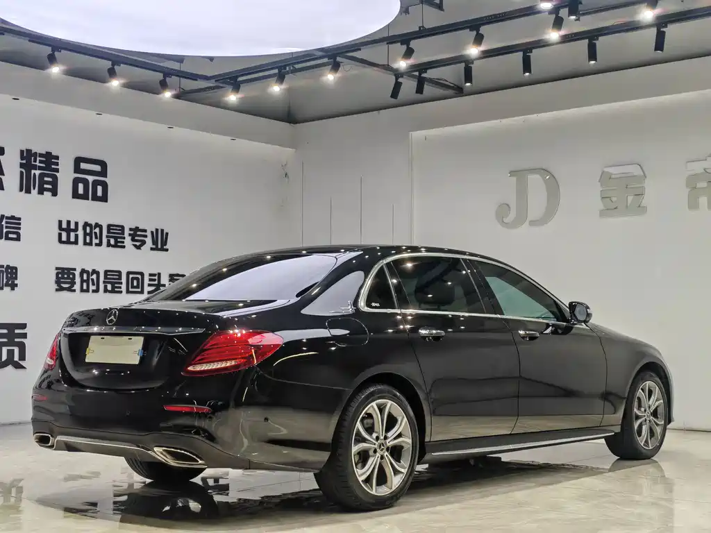 Mercedes-Benz E-Class — миниатюра 14