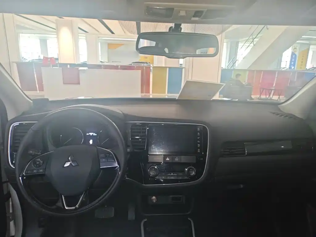 Mitsubishi Outlander — миниатюра 10