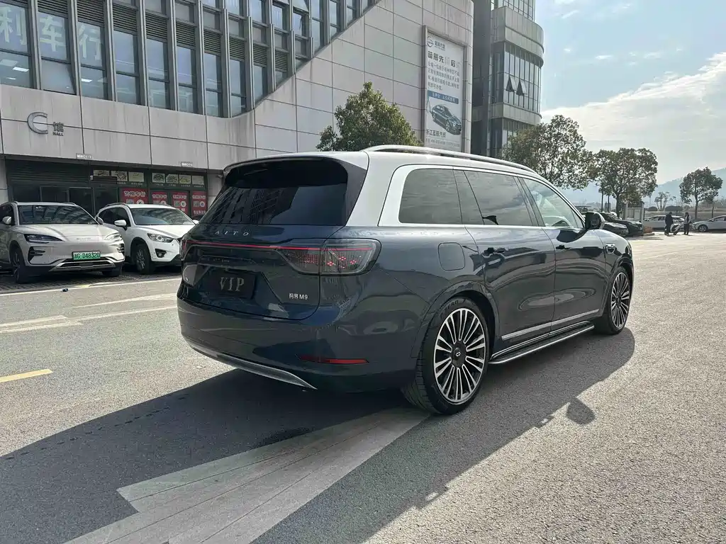 AITO ASK THE WORLD M9