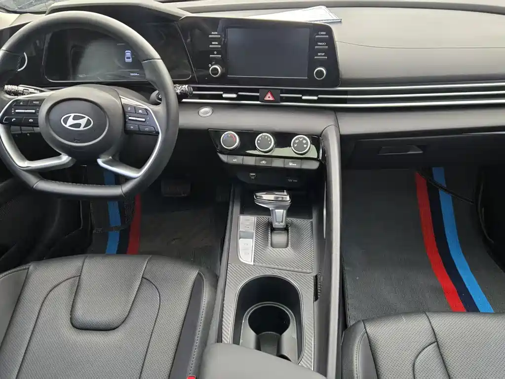 Hyundai Elantra — миниатюра 9