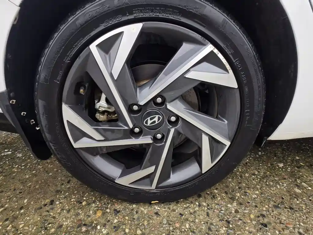 Hyundai Elantra — миниатюра 12