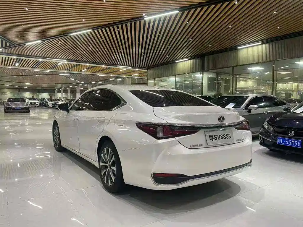 LEXUS  ES