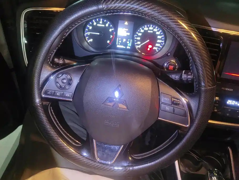 Mitsubishi Outlander — миниатюра 15