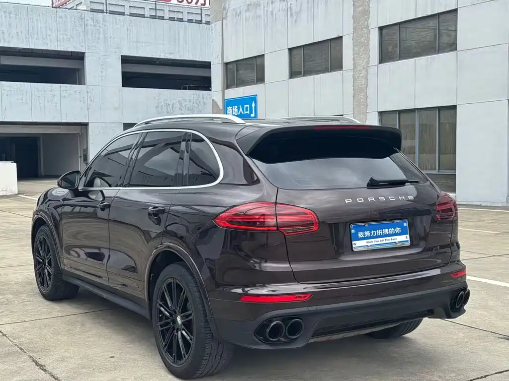Porsche Cayenne — миниатюра 9