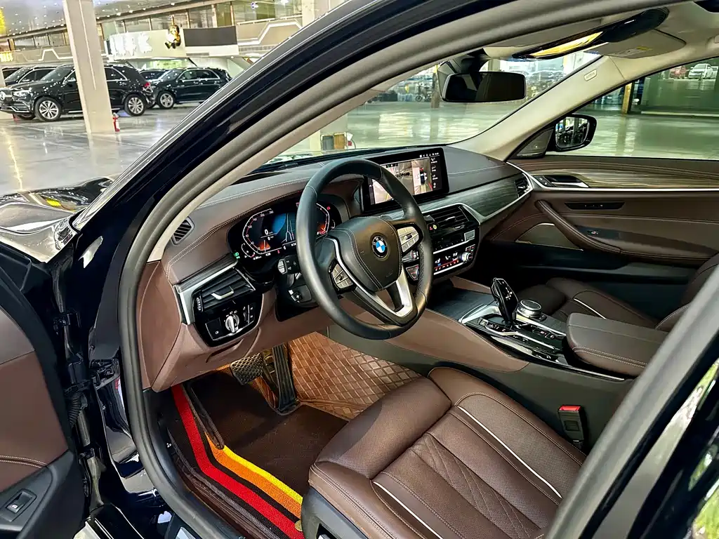BMW 5 Series — миниатюра 4