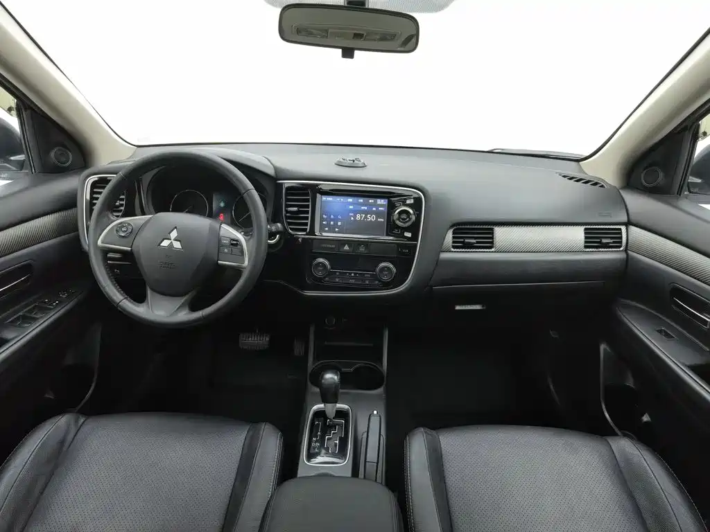 Mitsubishi Outlander (Import) — миниатюра 5