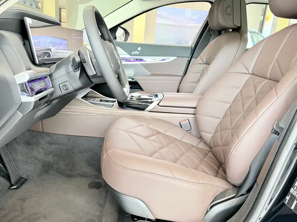 BMW 7 Series — миниатюра 5
