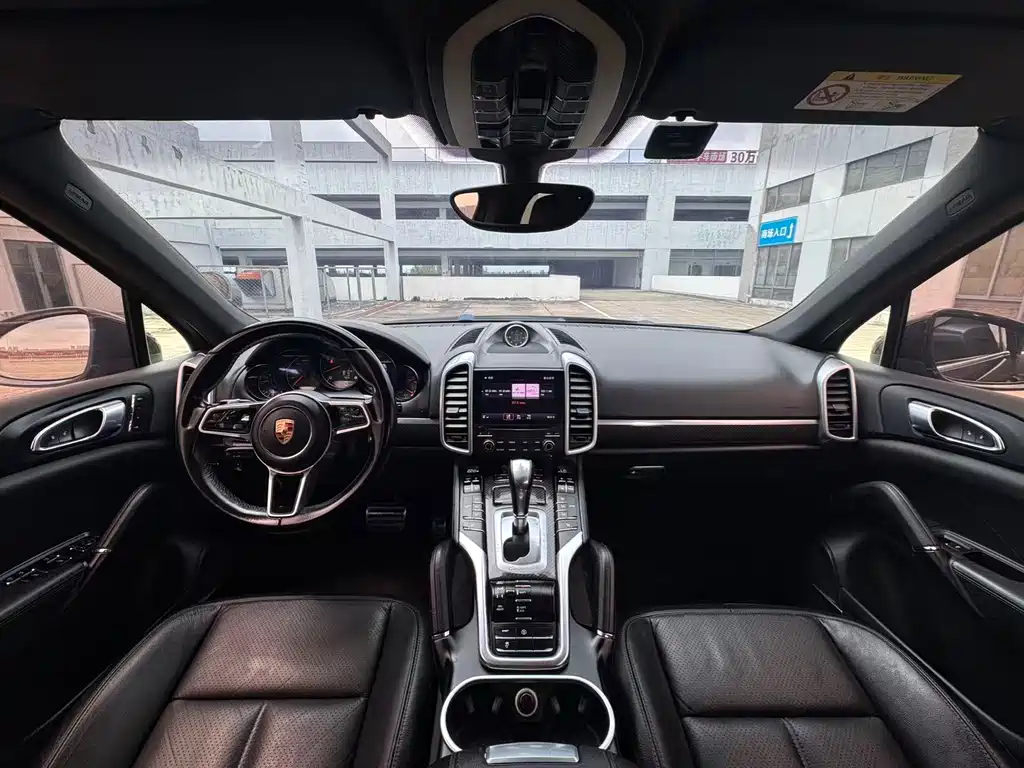 Porsche Cayenne — миниатюра 4
