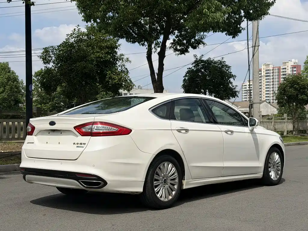 Ford Mondeo — миниатюра 9