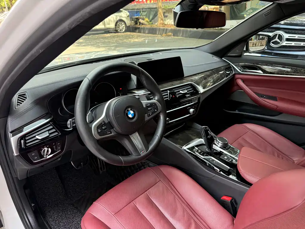 BMW 5 Series — миниатюра 8