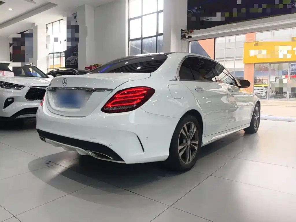 Mercedes-Benz C-Class — миниатюра 7