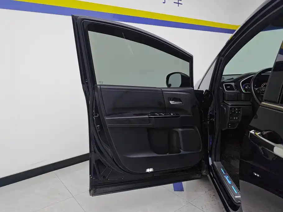 Honda Odyssey 2.0L e:HEV Sharp Shine Enjoy Edition, фото 7