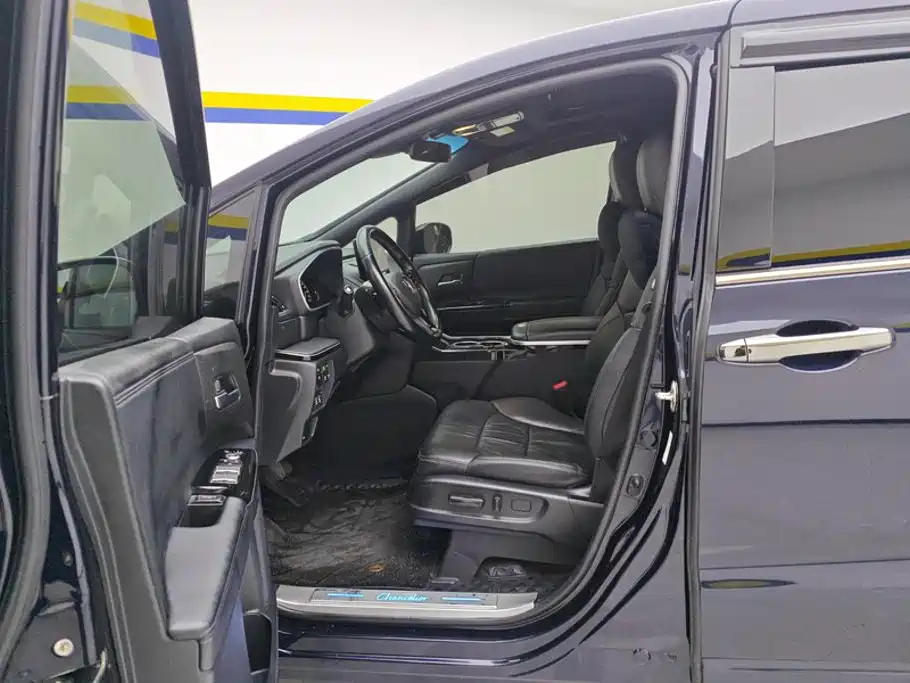 Honda Odyssey 2.0L e:HEV Sharp Shine Enjoy Edition, фото 9