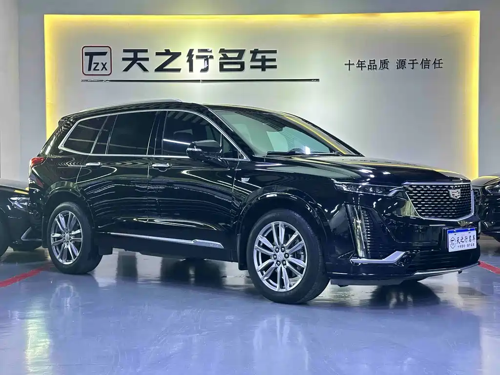 CADILLAC XT6