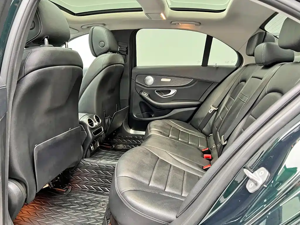 Mercedes-Benz C-Class — миниатюра 16