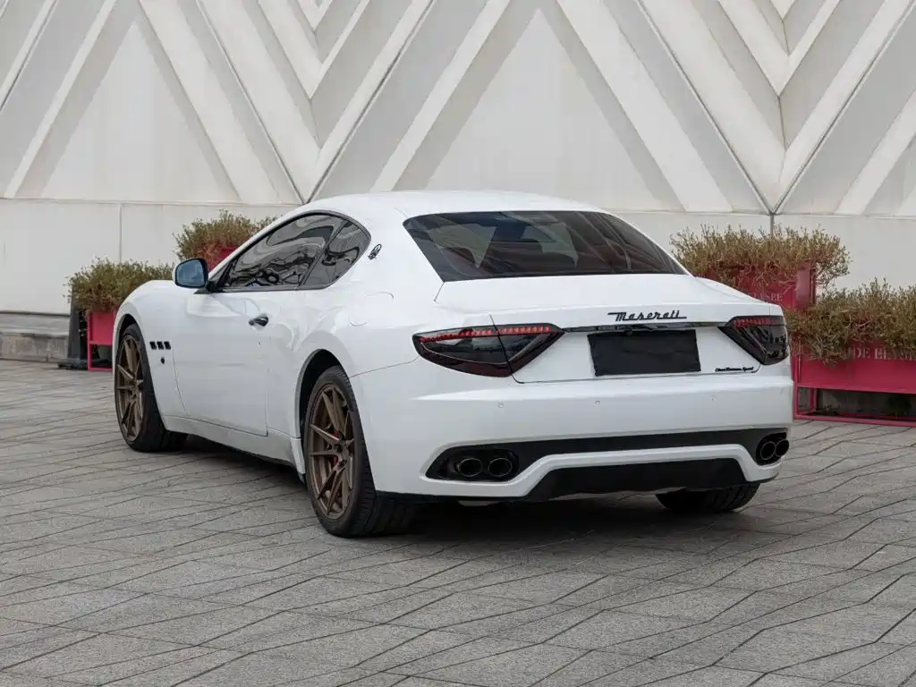 Maserati GranTurismo — миниатюра 6