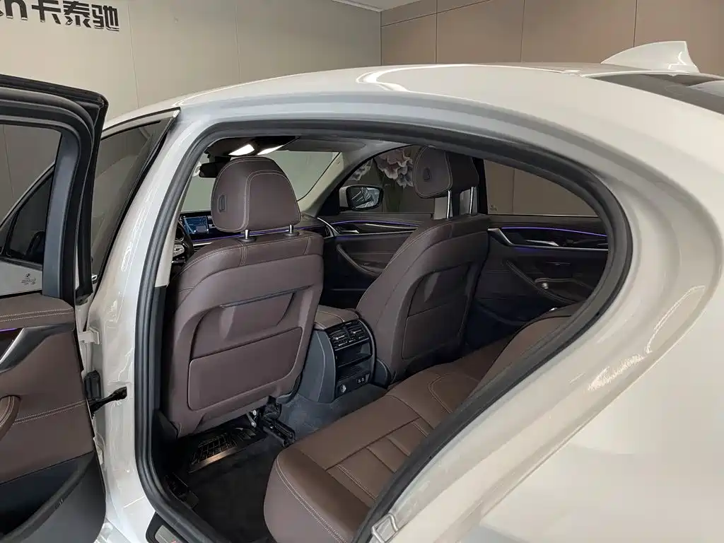 BMW 5 Series — миниатюра 26