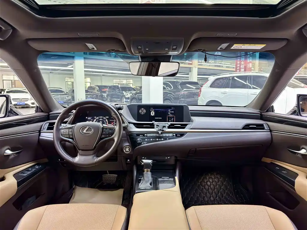 Lexus ES — миниатюра 10