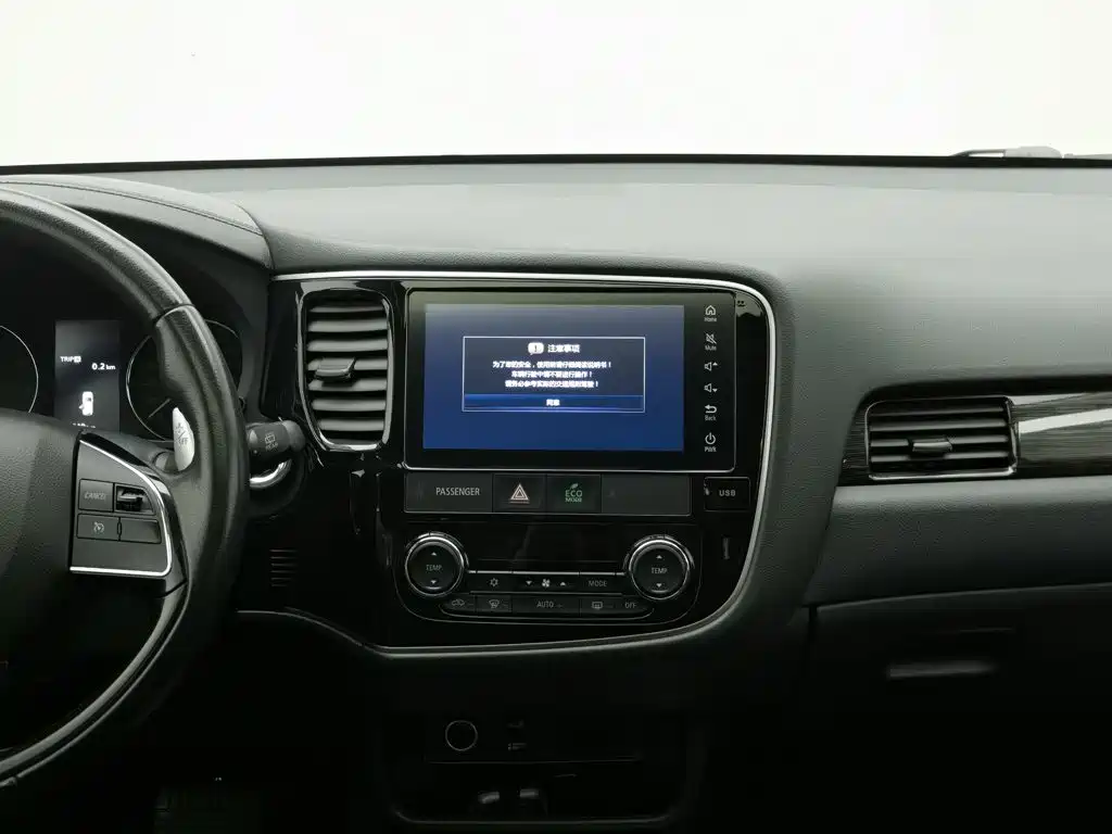 Mitsubishi Outlander — миниатюра 12