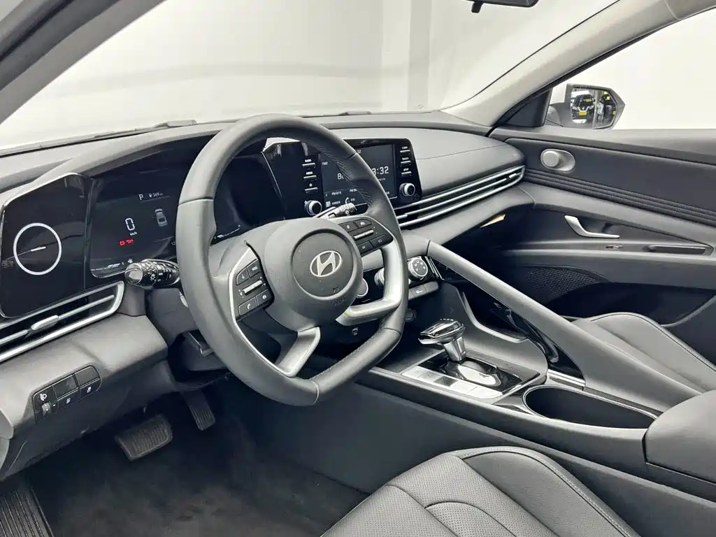 Hyundai Elantra — миниатюра 13