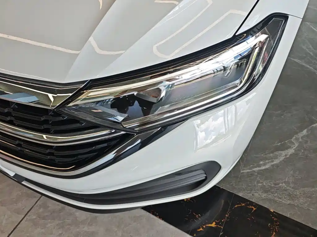 Volkswagen Sagitar — миниатюра 24