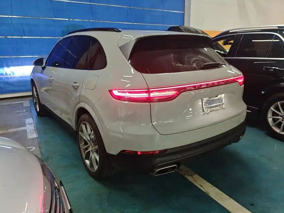 Porsche Cayenne Hybrid — миниатюра 5