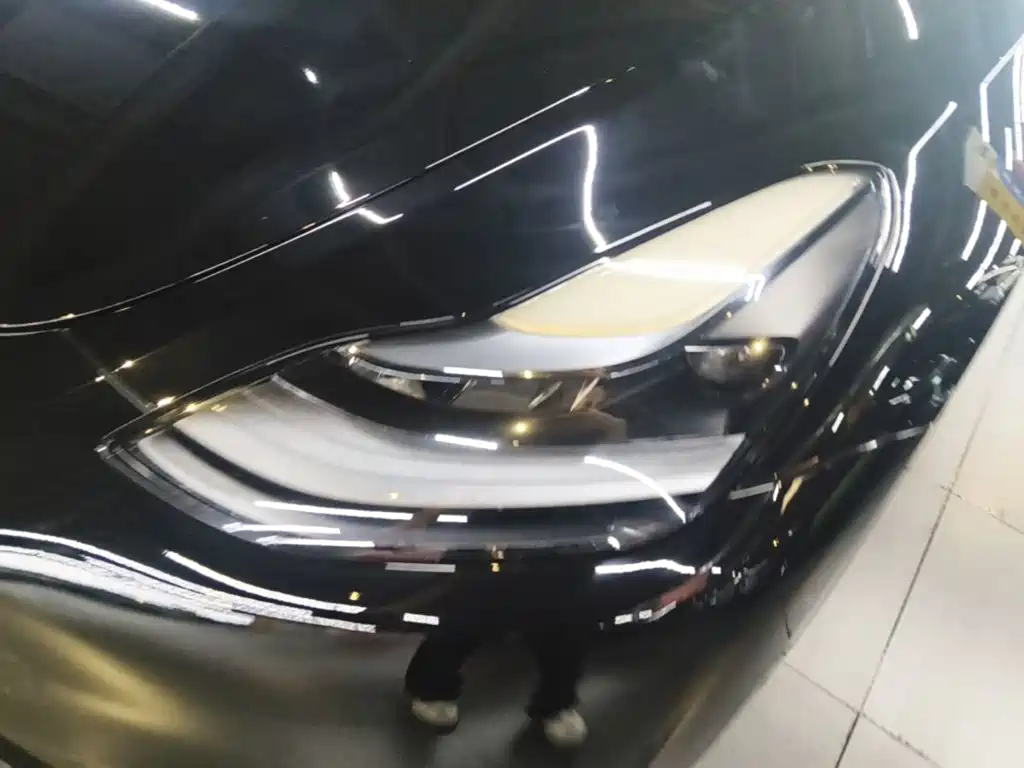 Tesla Model Y — миниатюра 24