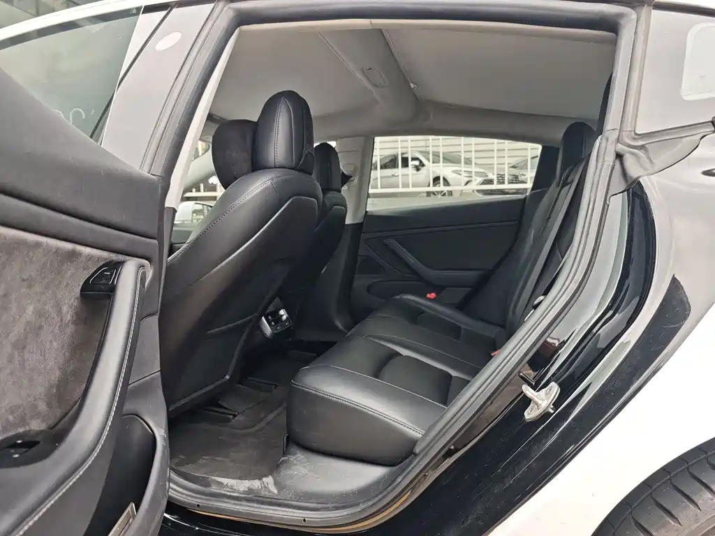 Tesla Model 3 — миниатюра 15
