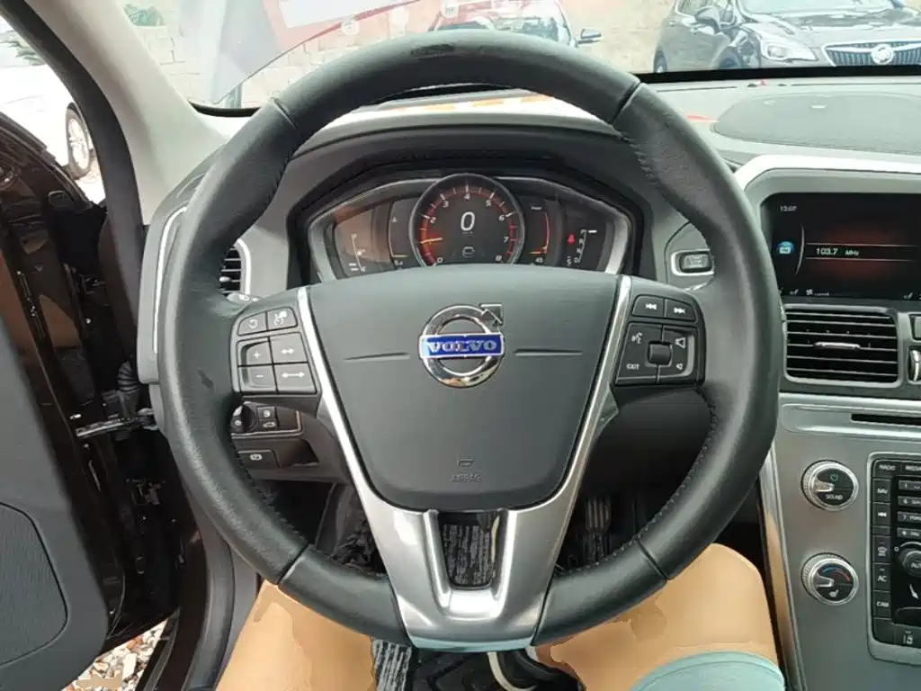 Volvo XC60 — миниатюра 11