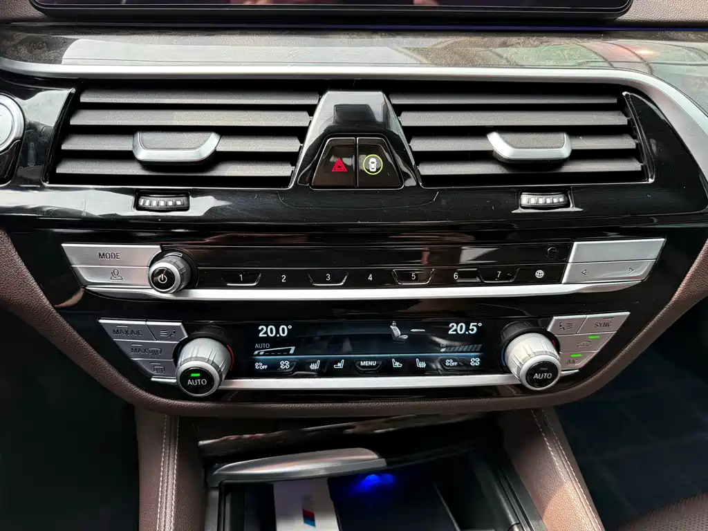 BMW 5 Series — миниатюра 15