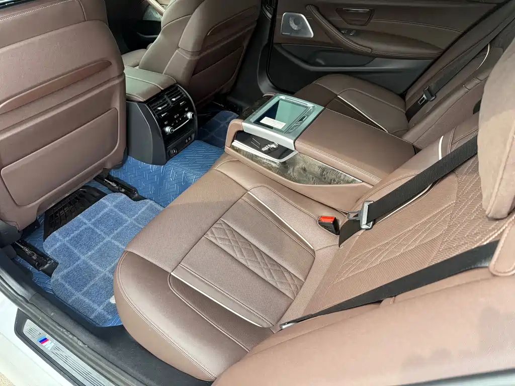 BMW 5 Series — миниатюра 18