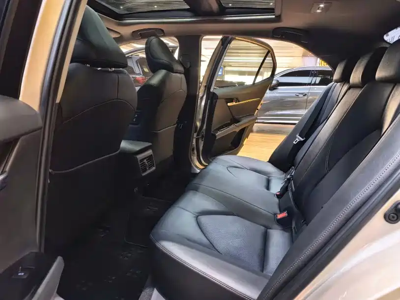 Toyota Camry — миниатюра 5