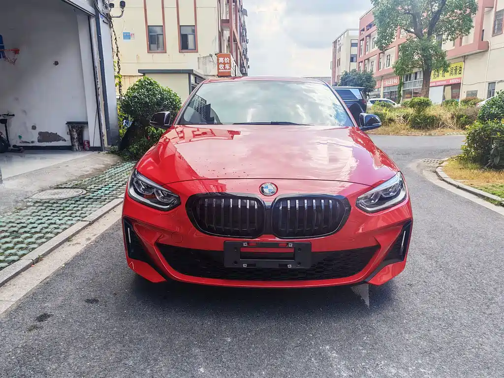 BMW 1 Series 120i M Sport Night Edition, фото 3