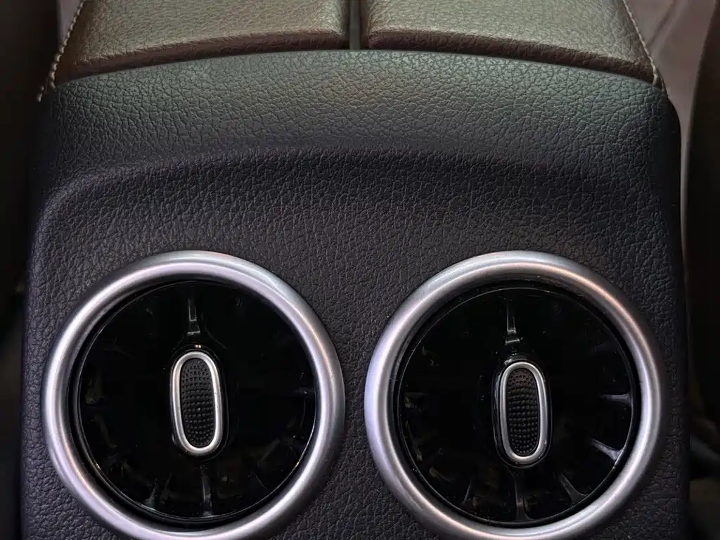 Mercedes-Benz GLB — миниатюра 16