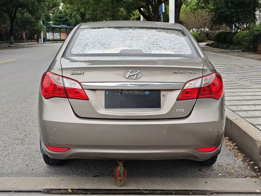 Hyundai Elantra — миниатюра 6