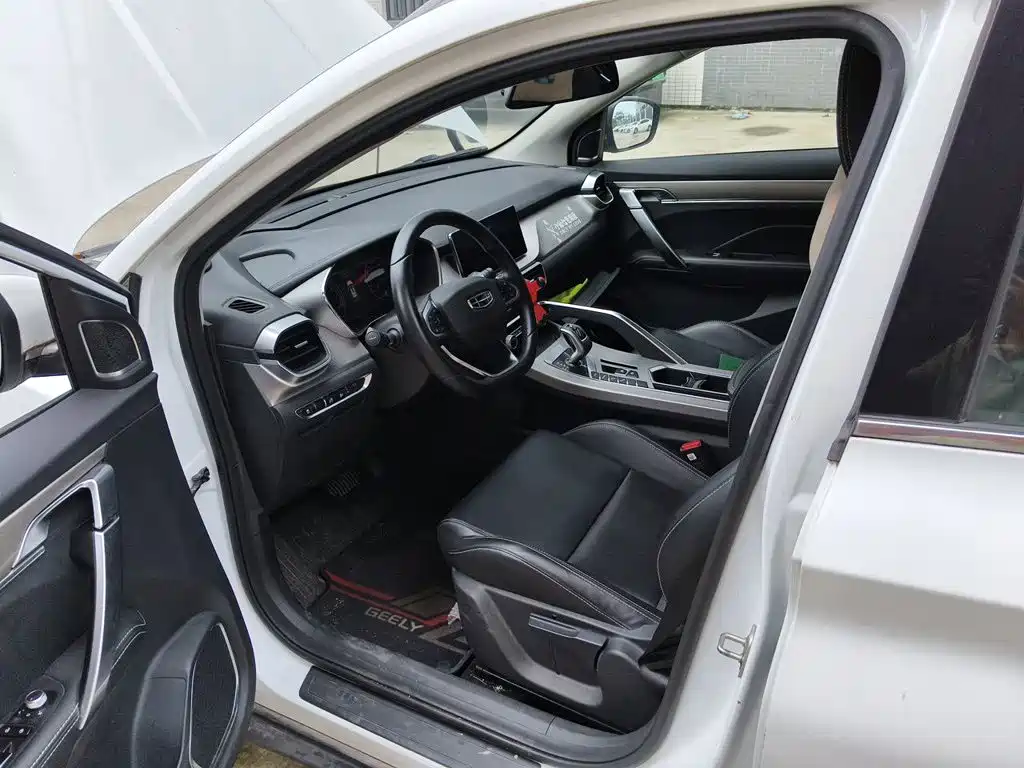 Geely Binyue — миниатюра 12
