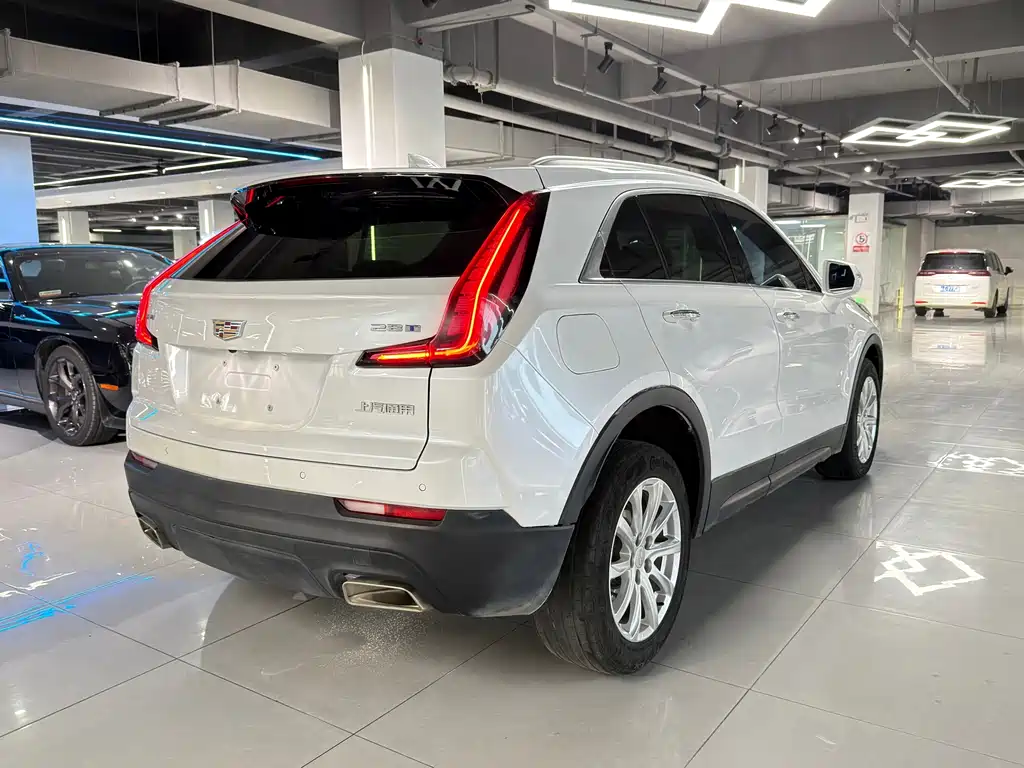 CADILLAC XT4