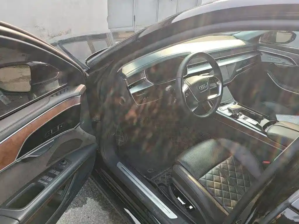 Audi A8 — миниатюра 6