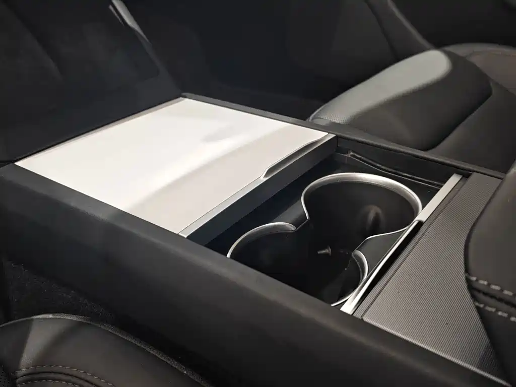 Tesla Model 3 — миниатюра 15