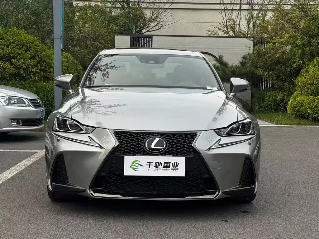 Lexus IS — миниатюра 2