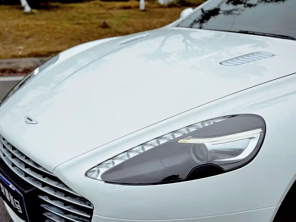 Aston Martin Rapide — миниатюра 7