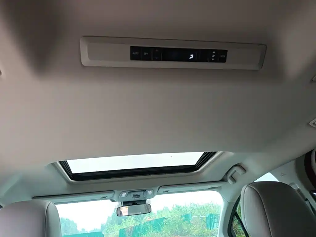 Toyota Granvia — миниатюра 18