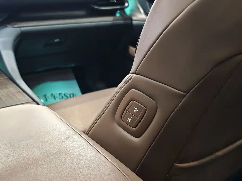 Toyota Crown (Import) — миниатюра 10