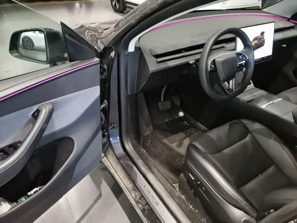 Tesla Model Y — миниатюра 16