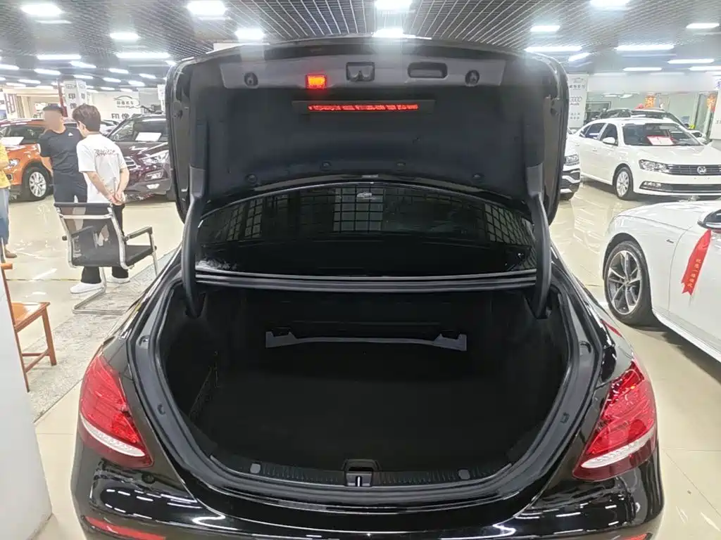 Mercedes-Benz E-Class — миниатюра 19