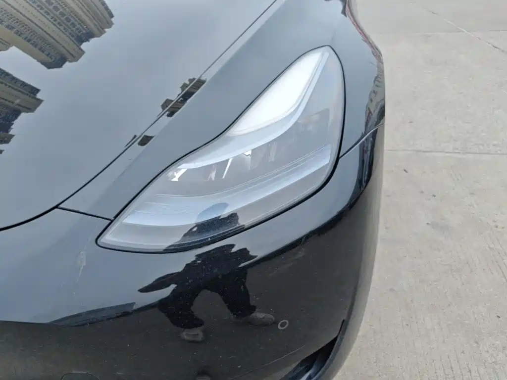 Tesla Model Y — миниатюра 24
