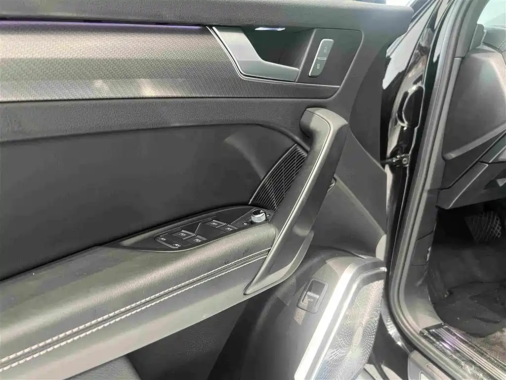 Audi Q5L — миниатюра 15